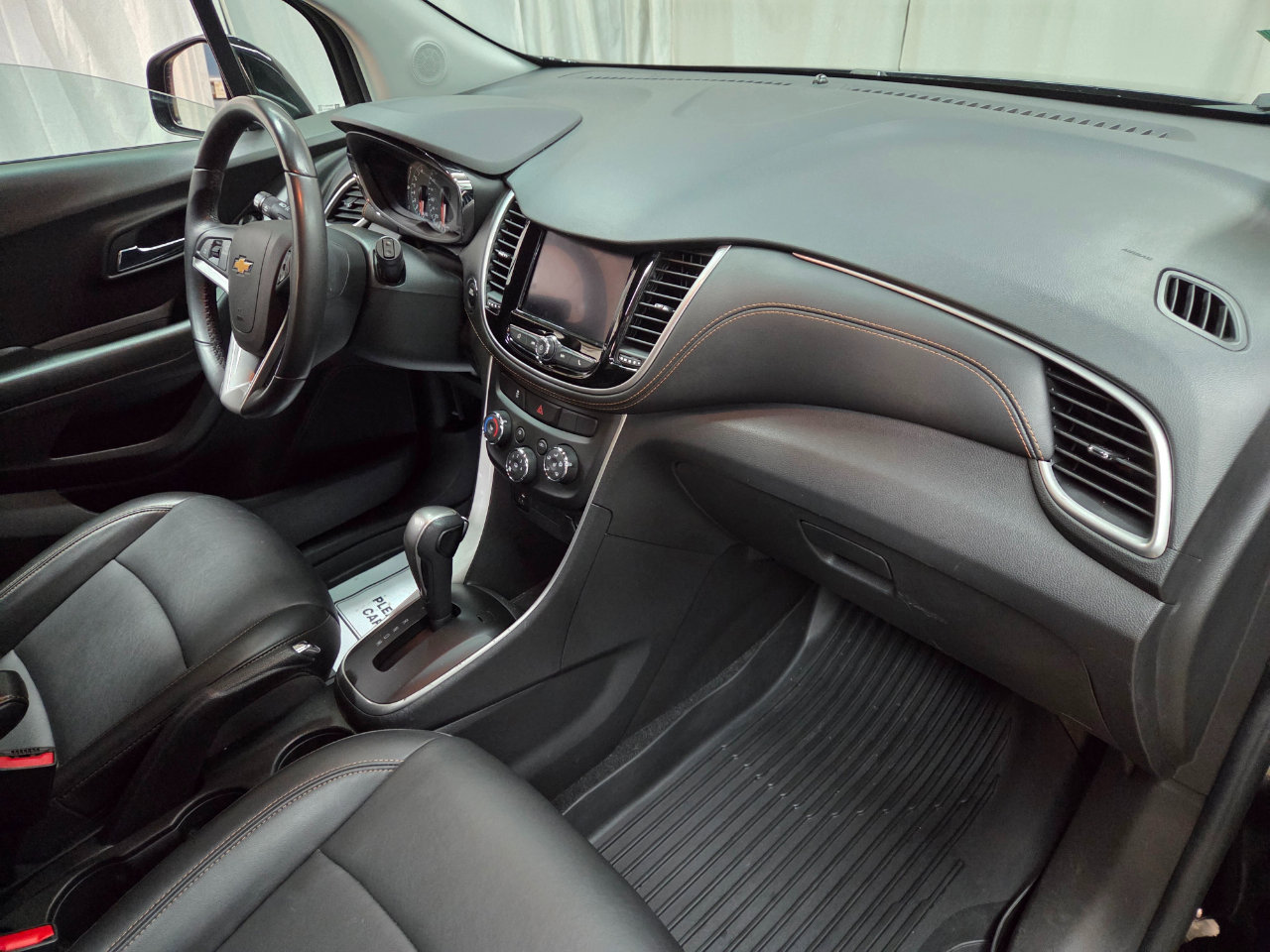 Used 2021 Chevrolet Trax LT w/ Premium Seat Package image 28