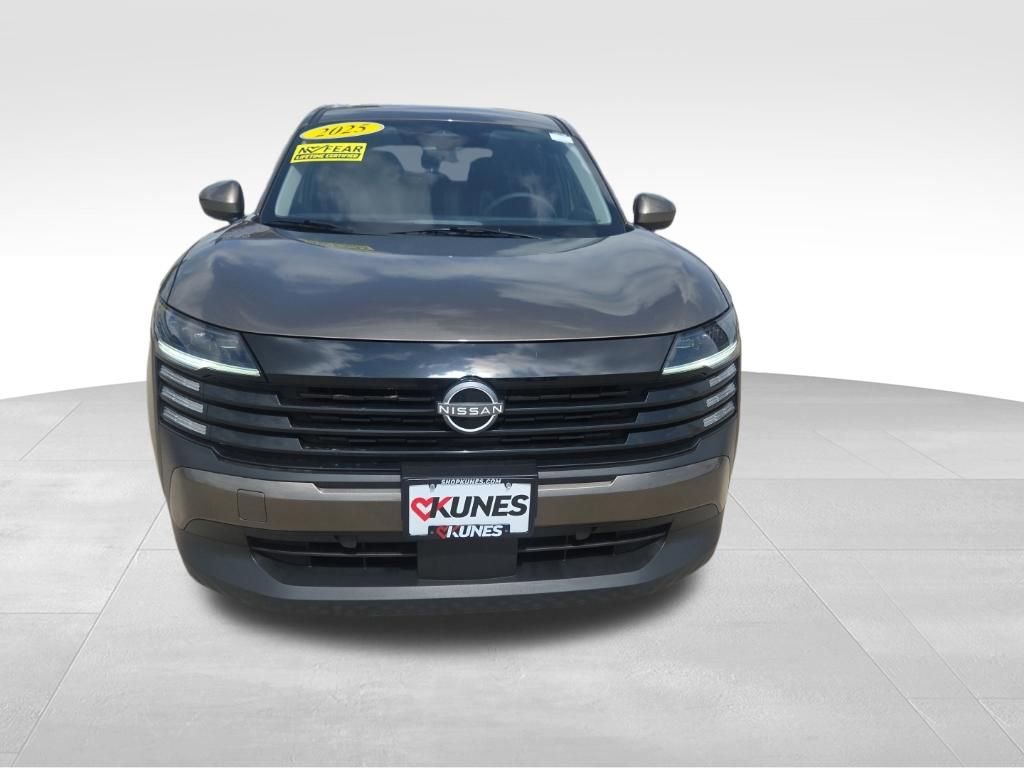 Used 2025 Nissan Kicks SV AWD/4WD image 3