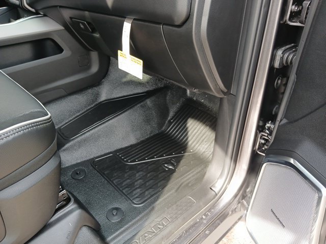 New 2026 RAM 4500 4x4 Crew Cab DRW w/ Laramie Trim Package image 24
