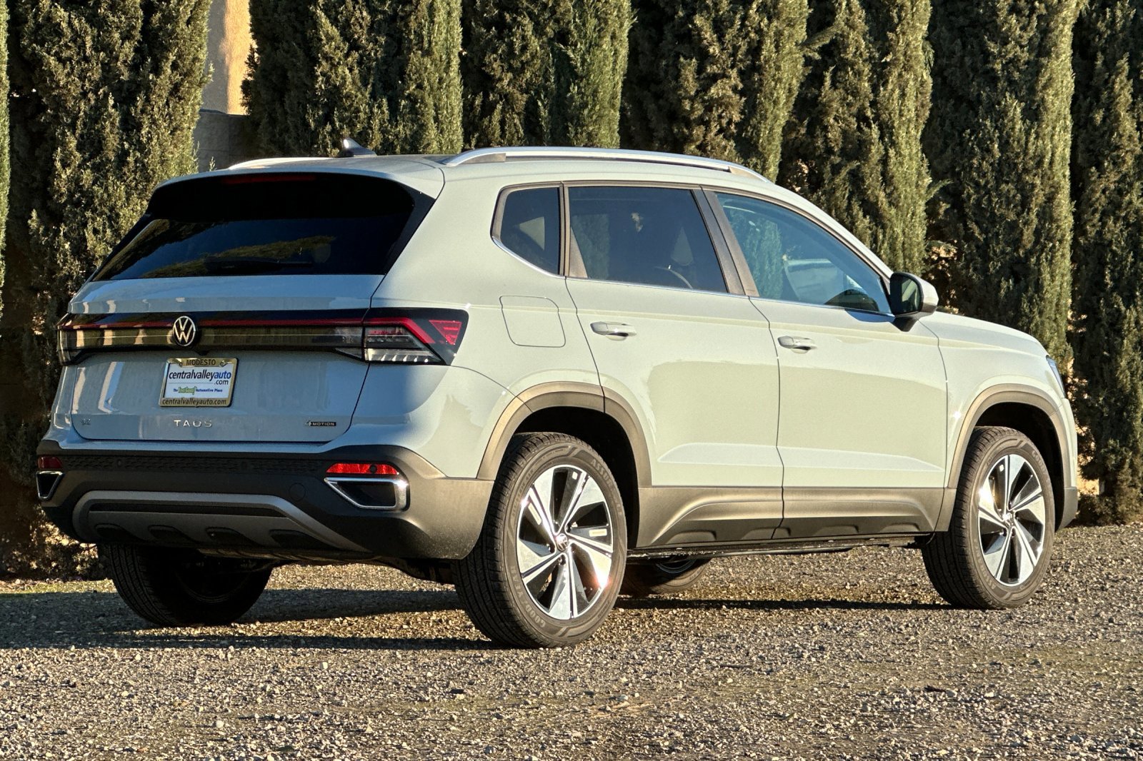 New 2026 Volkswagen Taos SE image 4