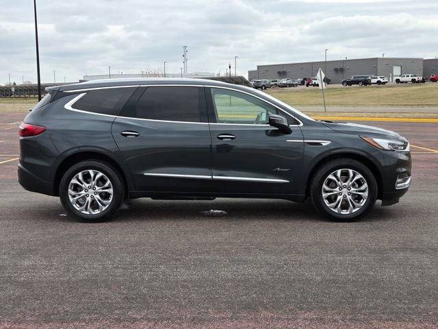 Used 2021 Buick Enclave Avenir w/ Avenir Technology Package AWD/4WD image 2