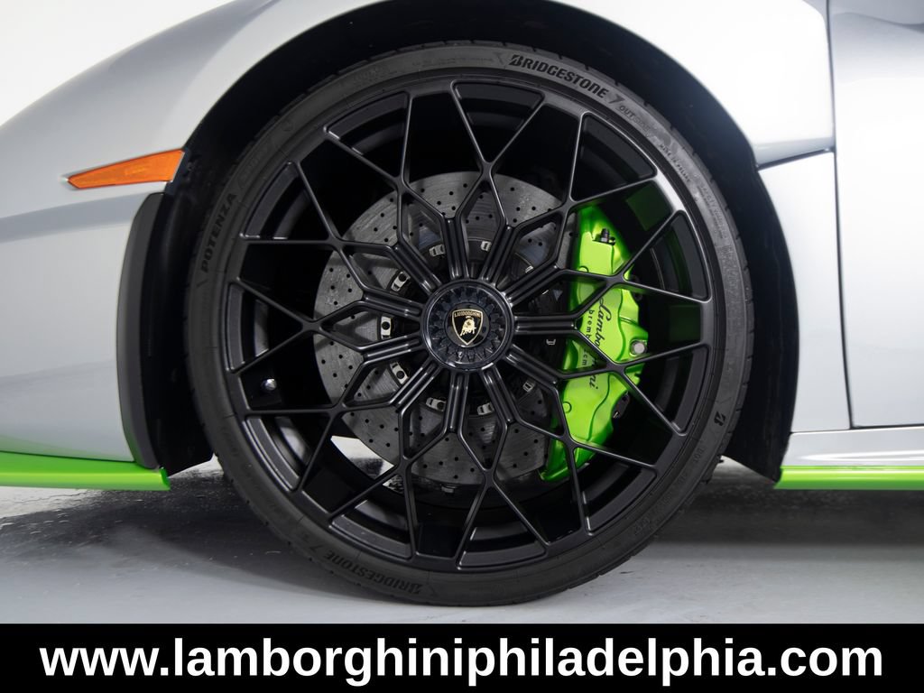 Used 2023 Lamborghini Huracan STO RWD image 9