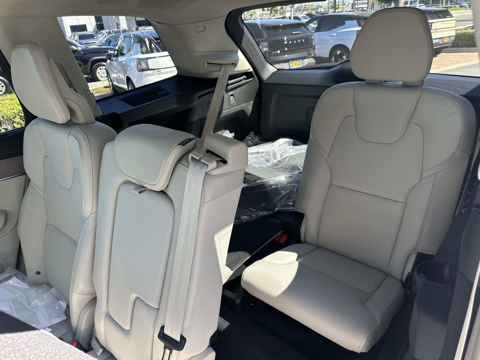 New 2026 Volvo XC90 T8 Ultra w/ Protection Package Premier AWD/4WD image 18