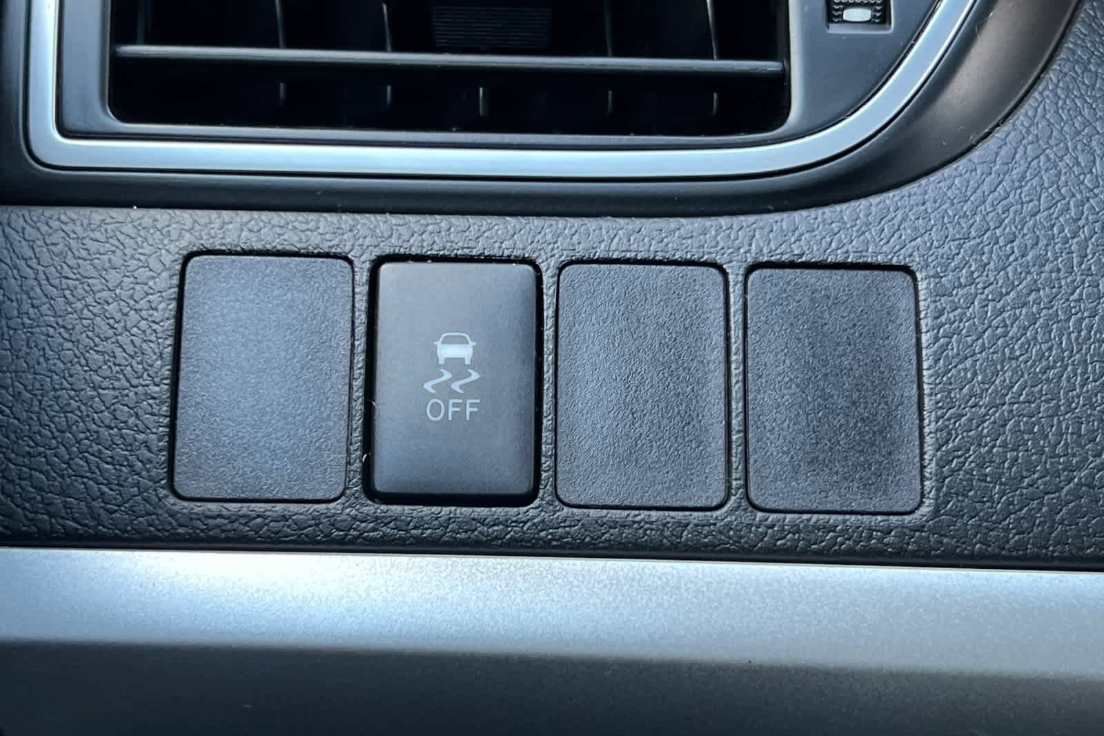 Used 2015 Toyota Camry SE w/ Moonroof Package image 27
