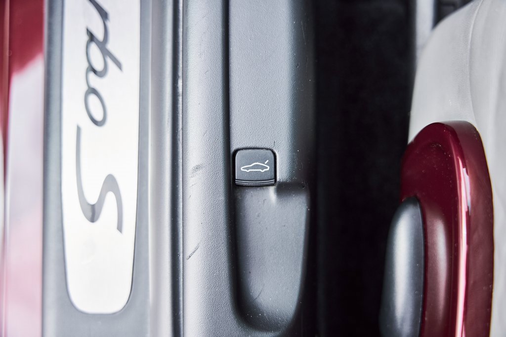 Used 2005 Porsche 911 Turbo image 38