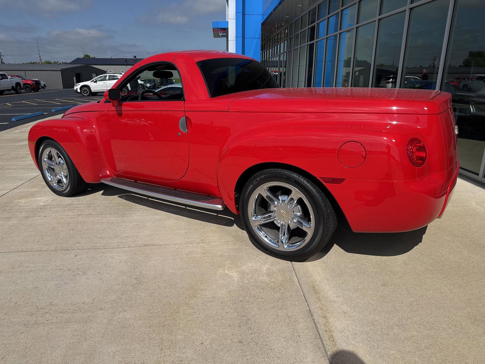 Used 2005 Chevrolet SSR w/ Preferred Equipment Group RWD image 4