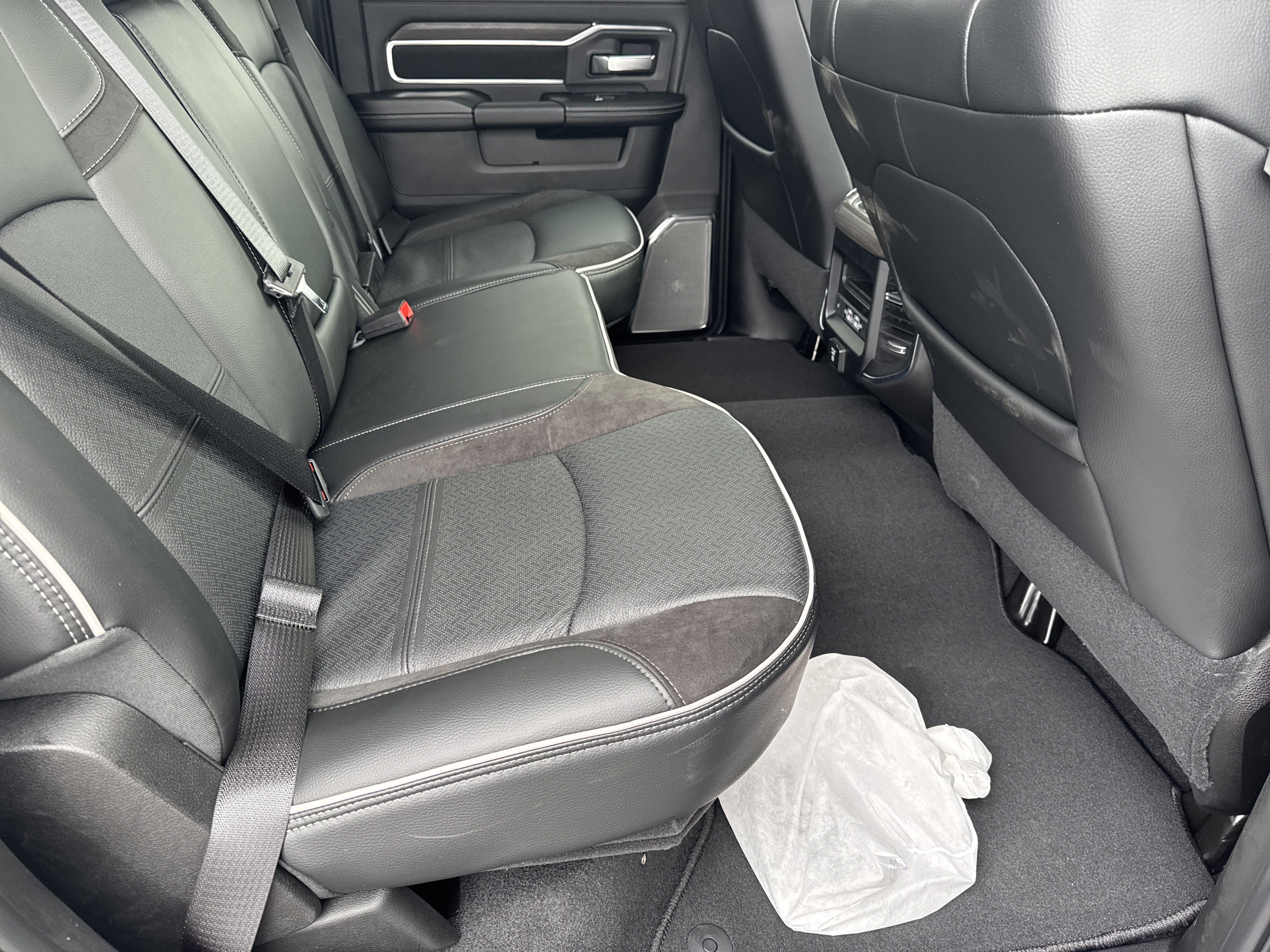 New 2026 RAM 2500 Laramie AWD/4WD image 15