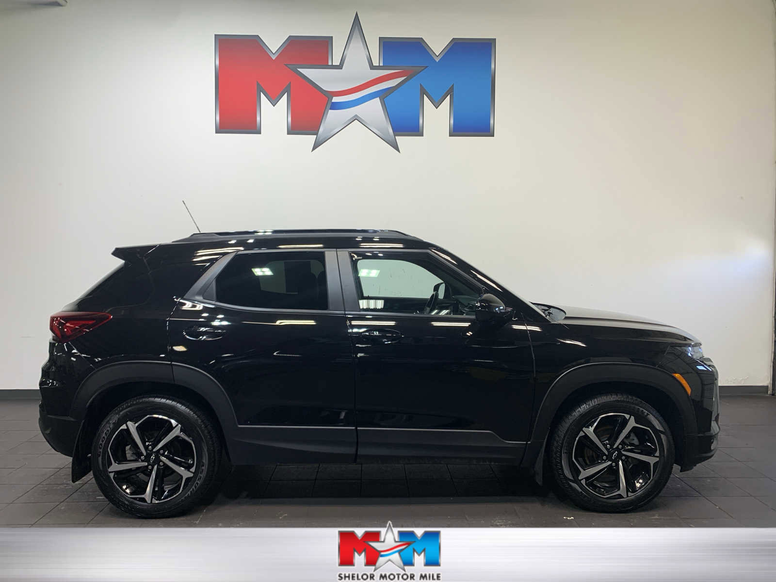 Used 2023 Chevrolet TrailBlazer RS w/ Sun and Liftgate Package image 1