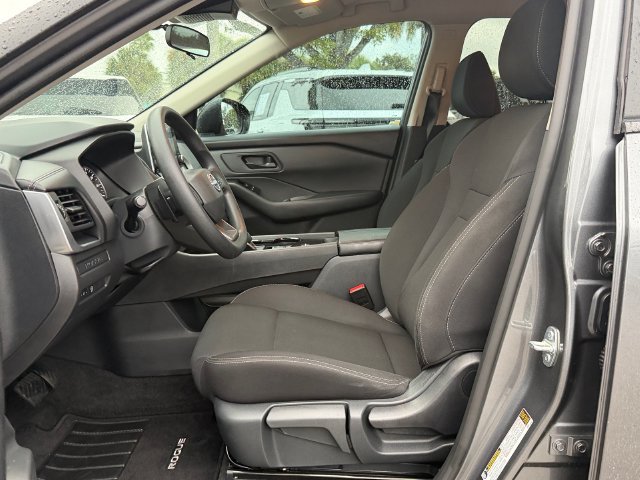 Used 2025 Nissan Rogue S FWD image 10
