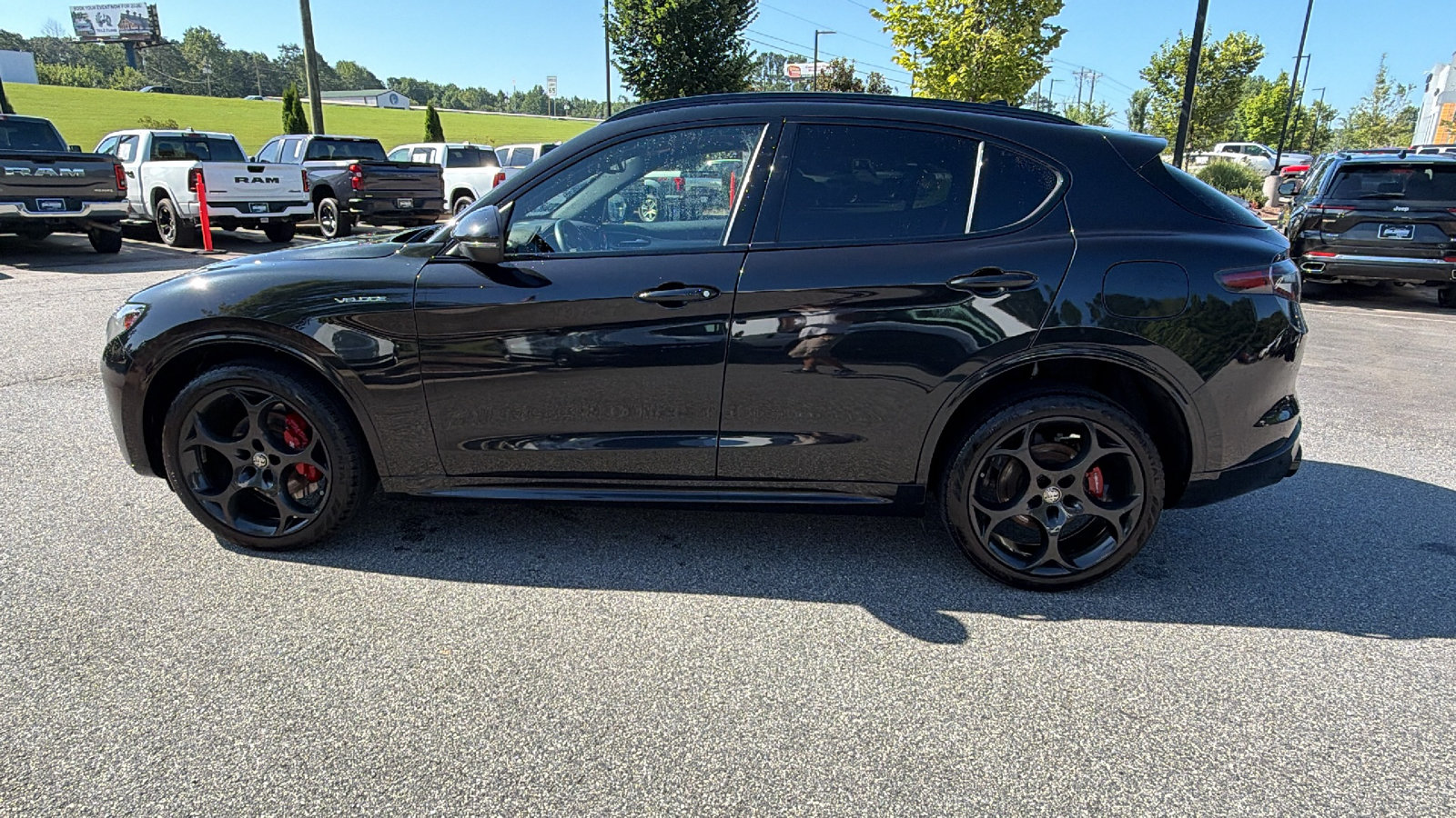 Used 2025 Alfa Romeo Stelvio Sprint AWD/4WD image 11