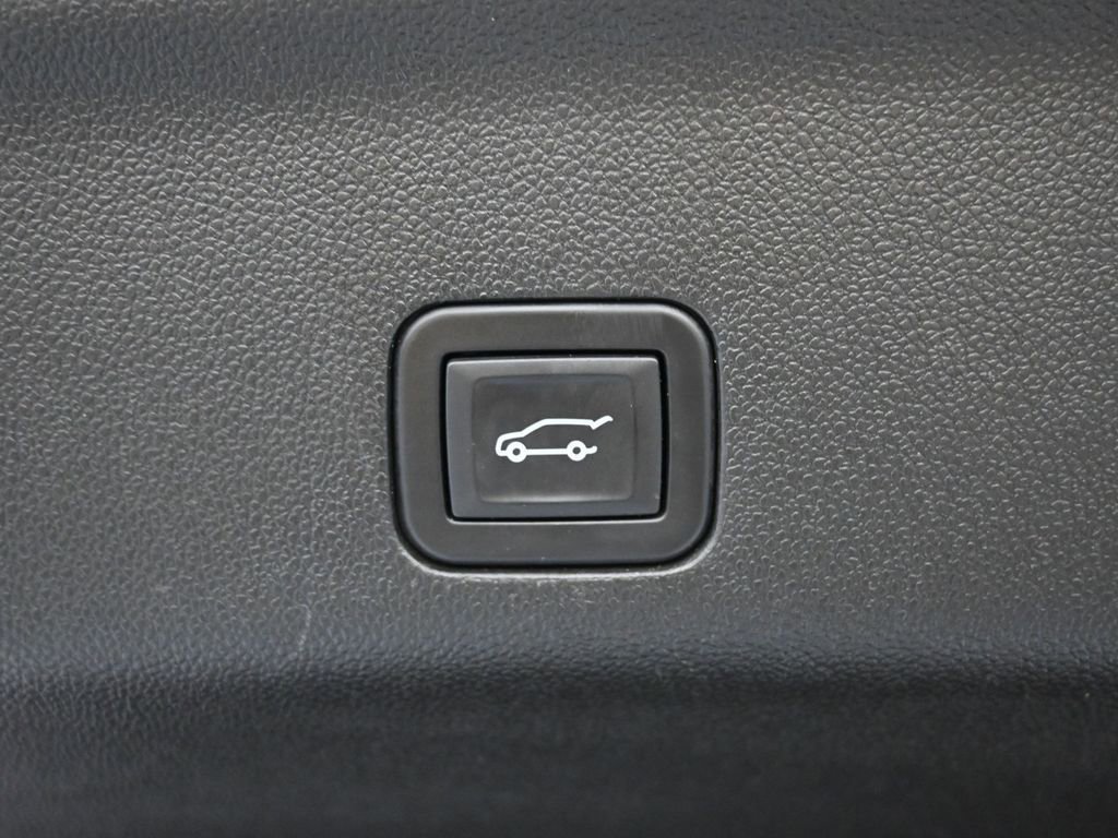 Used 2024 GMC Yukon Denali AWD/4WD image 15