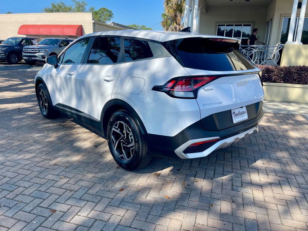 Used 2025 Kia Sportage LX image 3