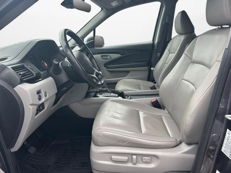 Used 2021 Honda Pilot Touring image 11