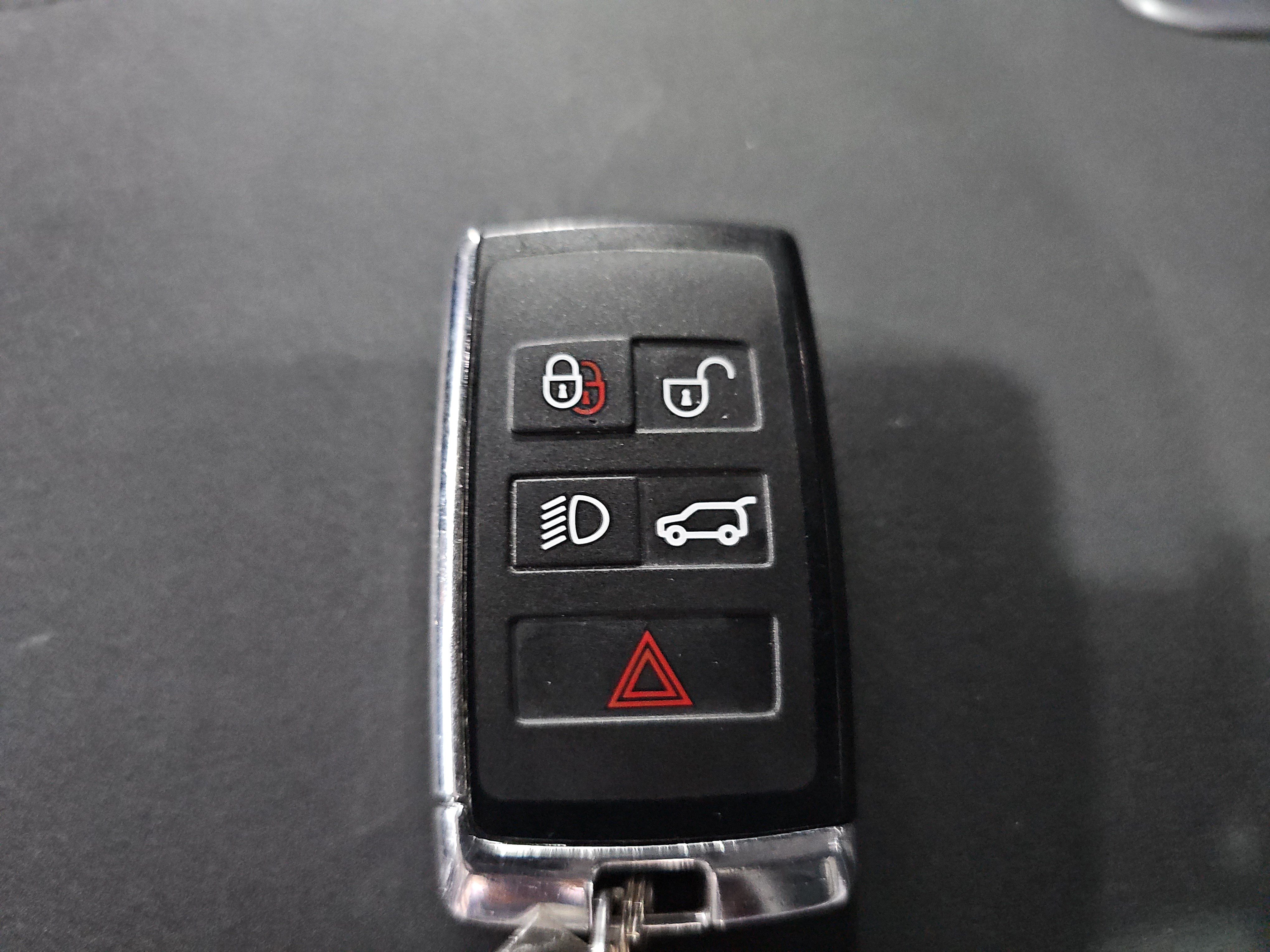 Used 2022 Land Rover Defender 110 X-Dynamic SE AWD/4WD image 36