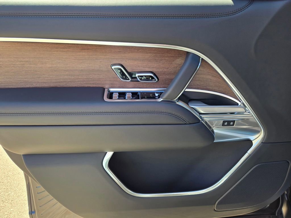 New 2026 Land Rover Range Rover Long Wheelbase SE image 9