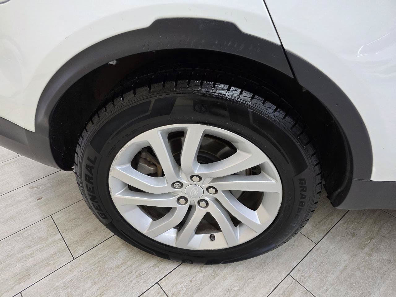 Used 2019 Land Rover Discovery SE AWD/4WD image 44