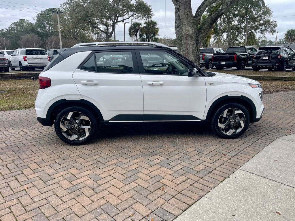 Used 2025 Hyundai Venue Limited image 7