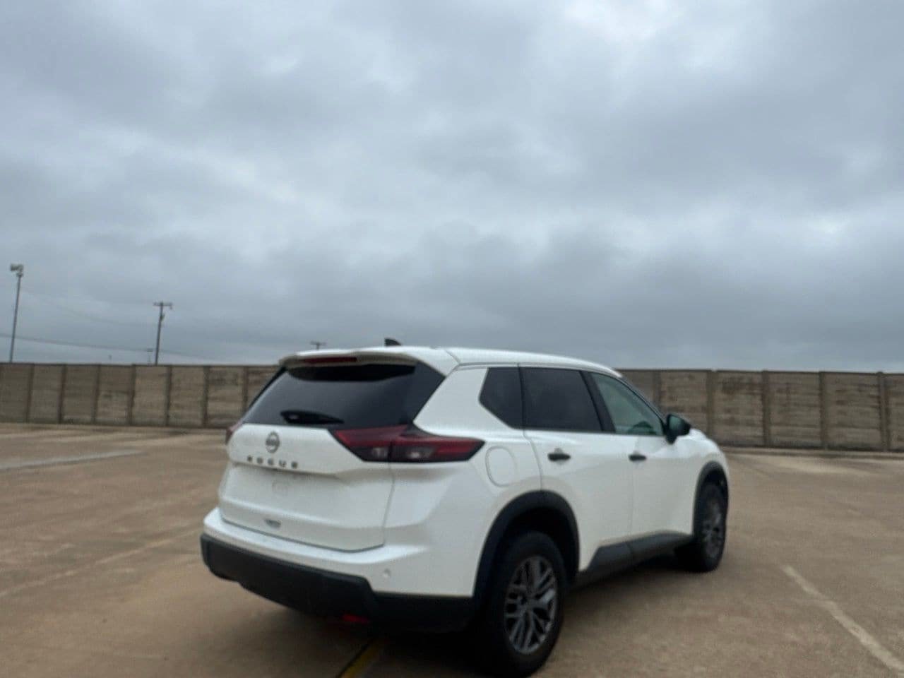Used 2024 Nissan Rogue S AWD/4WD image 21