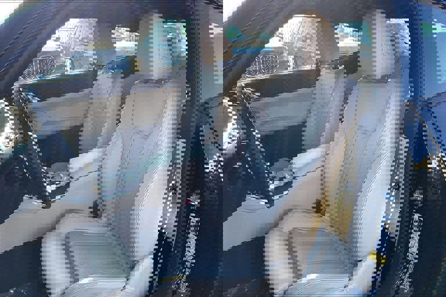 Used 2022 BMW 430i Coupe w/ Convenience Package image 28