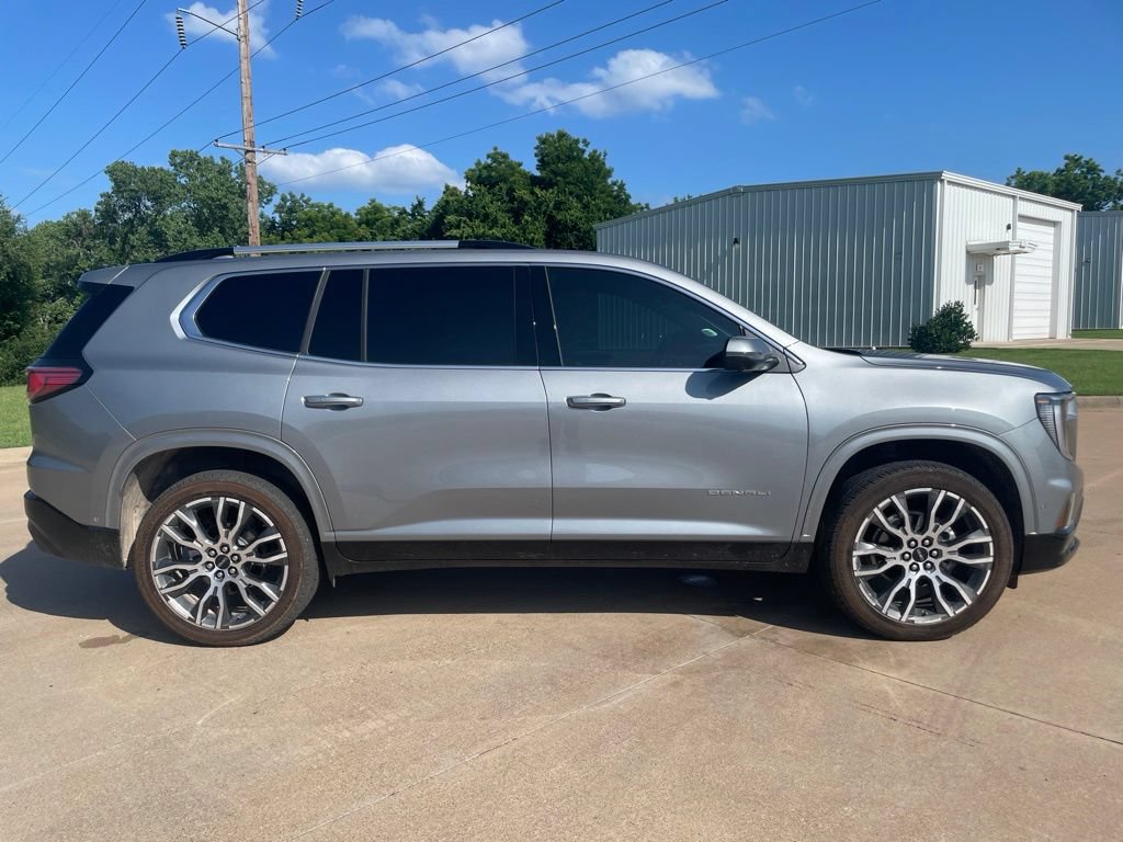 Used 2026 GMC Acadia Denali Ultimate w/ LPO, Floor Liner Package AWD/4WD image 4