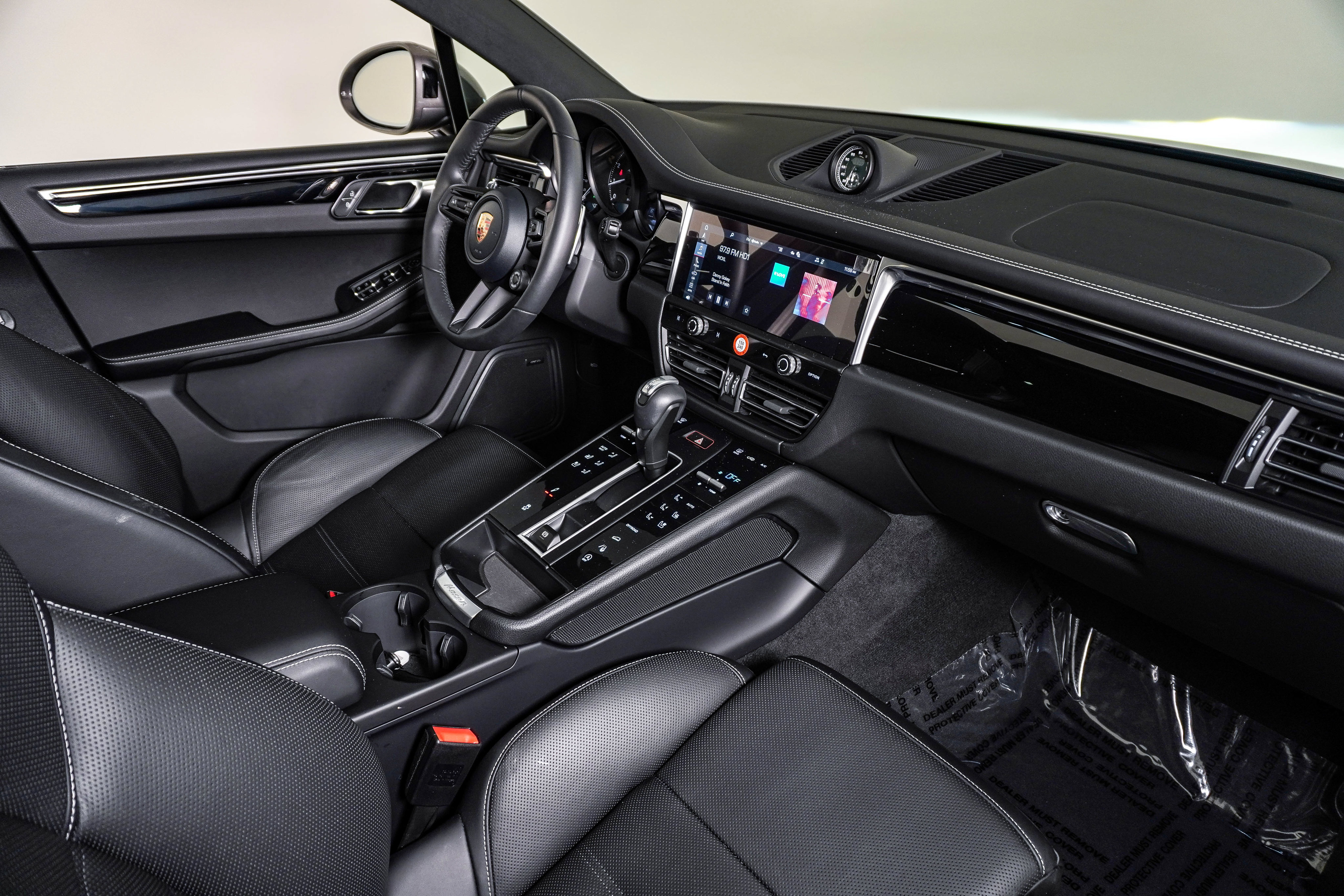 Certified 2026 Porsche Macan Turbo AWD/4WD image 14