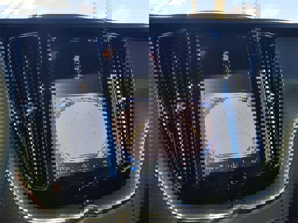 Used 2025 Volvo XC60 T8 Core w/ Protection Package Premier image 23