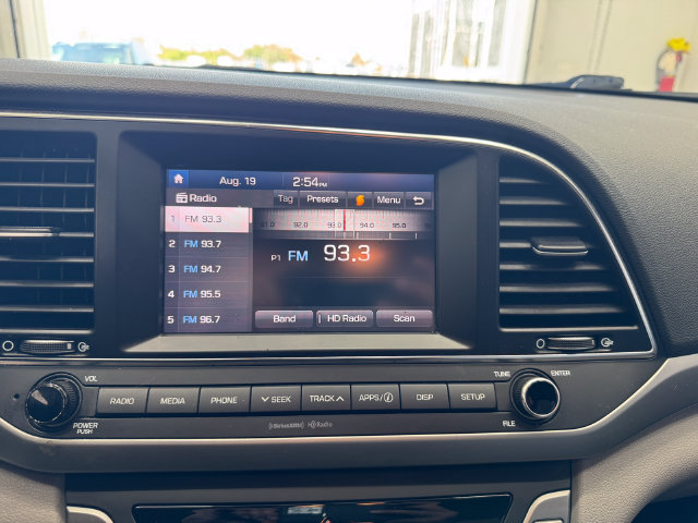 Used 2017 Hyundai Elantra SE FWD image 40