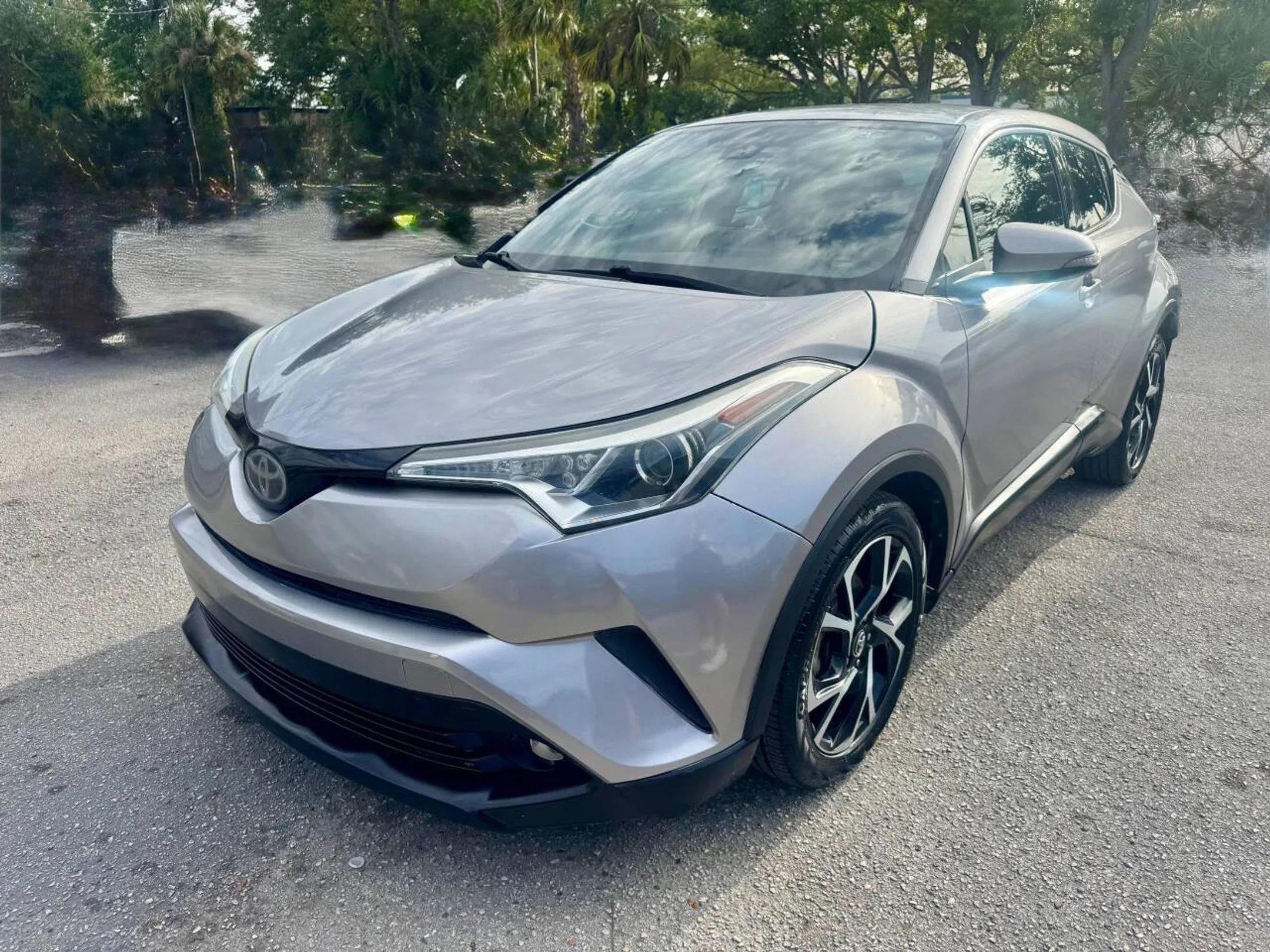 Used 2019 Toyota C-HR Limited FWD image 11