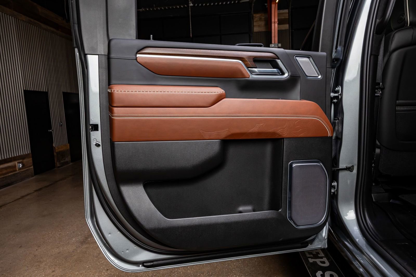 Used 2025 GMC Sierra 2500 Denali Ultimate image 38