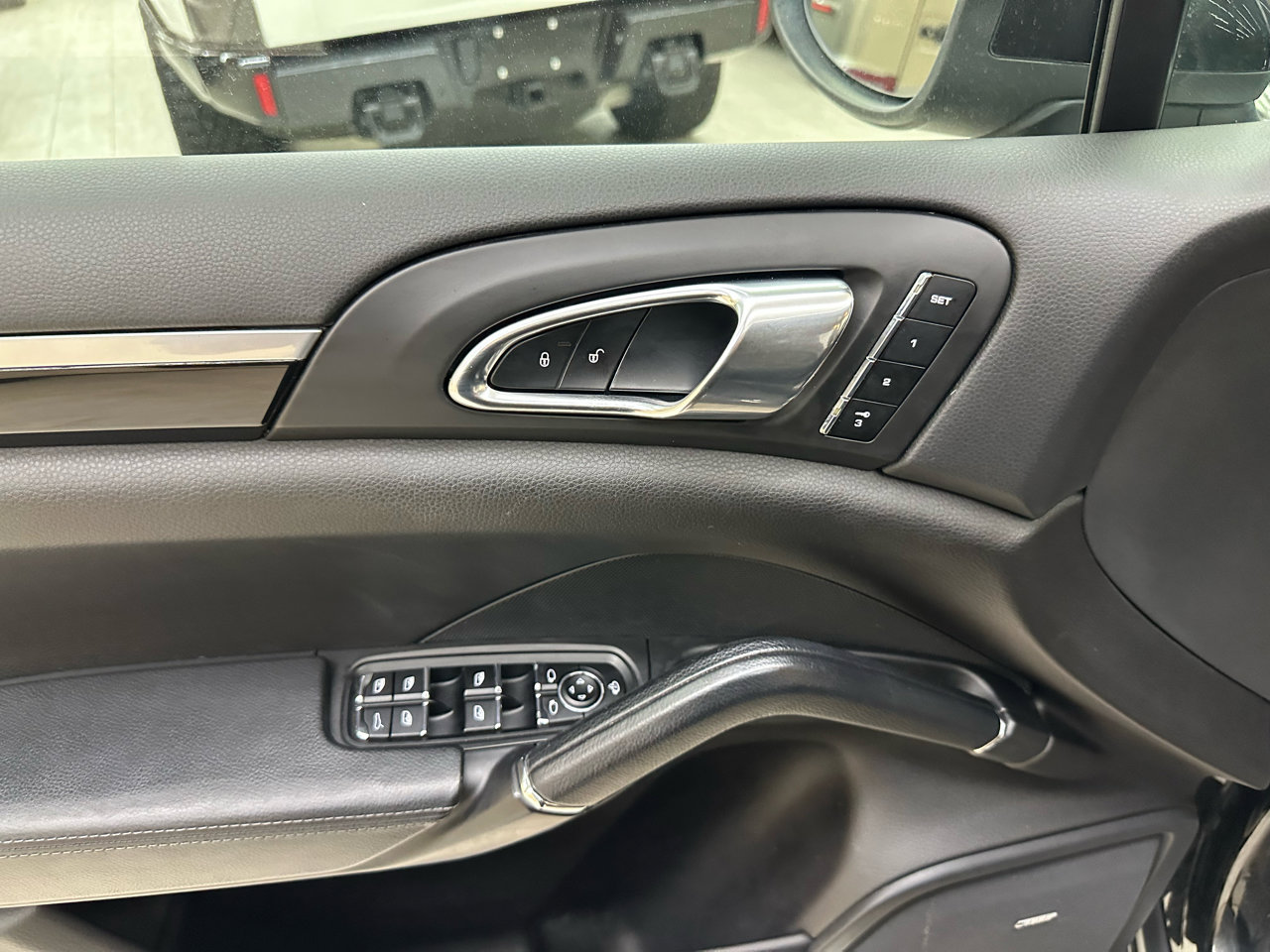 Used 2014 Porsche Cayenne S image 15