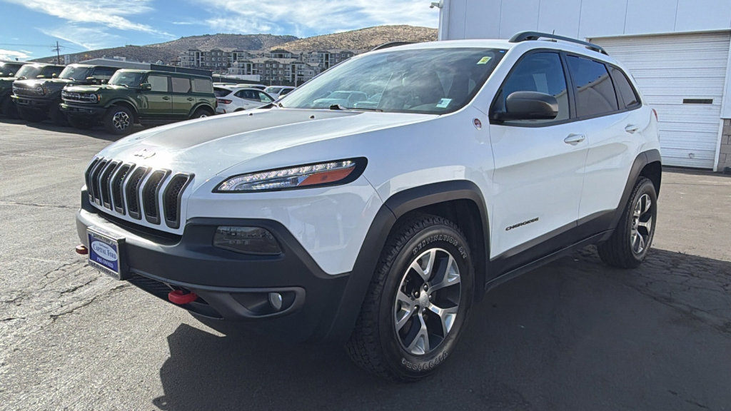 Used 2017 Jeep Cherokee Trailhawk image 7