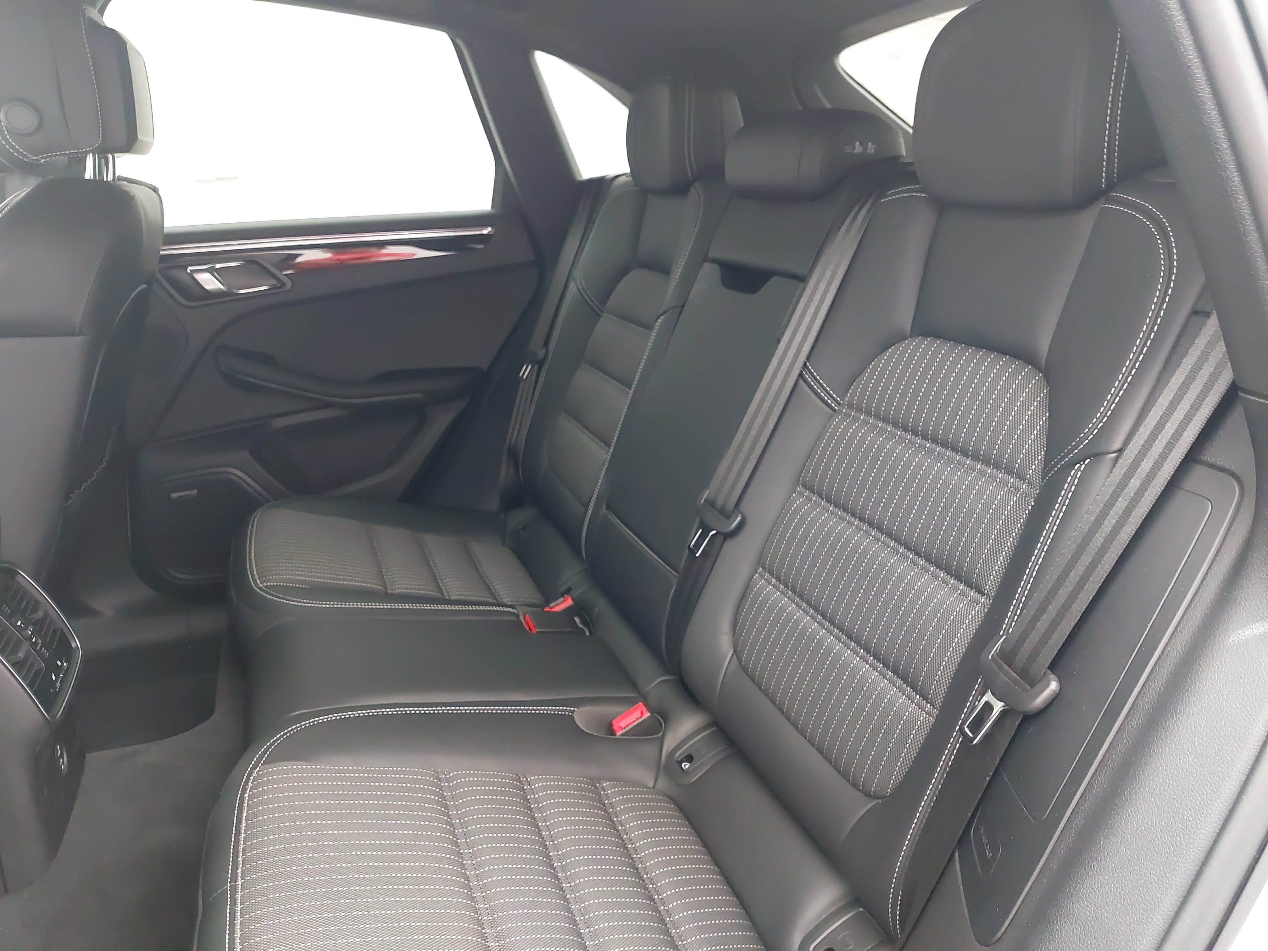 Certified 2026 Porsche Macan Turbo AWD/4WD image 16