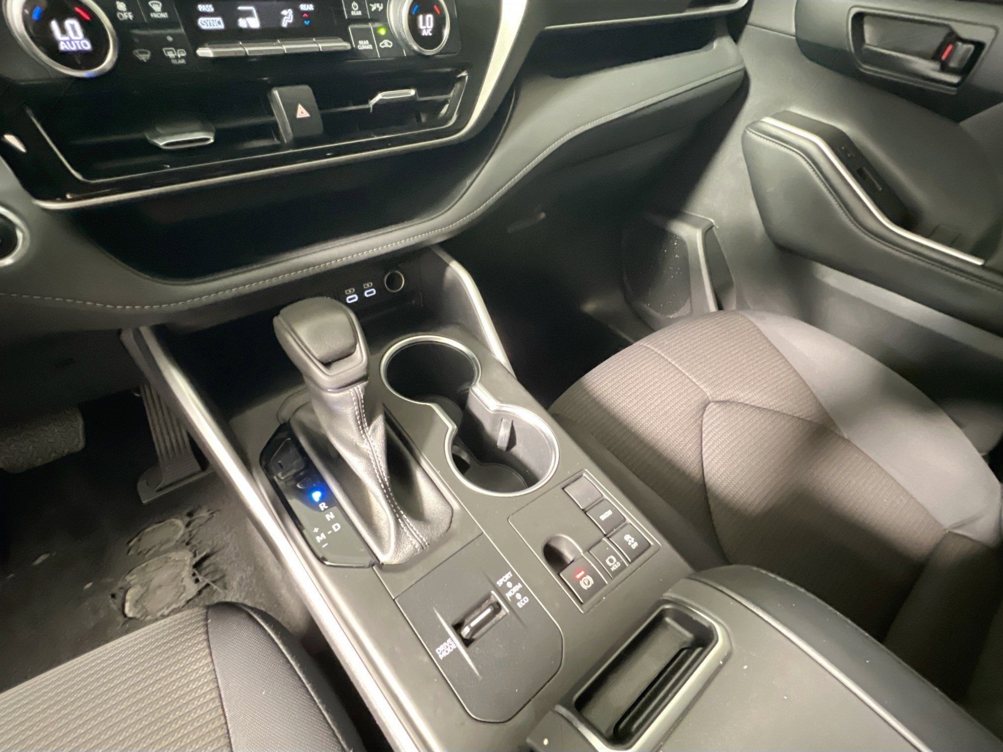 Used 2023 Toyota Highlander L FWD image 26
