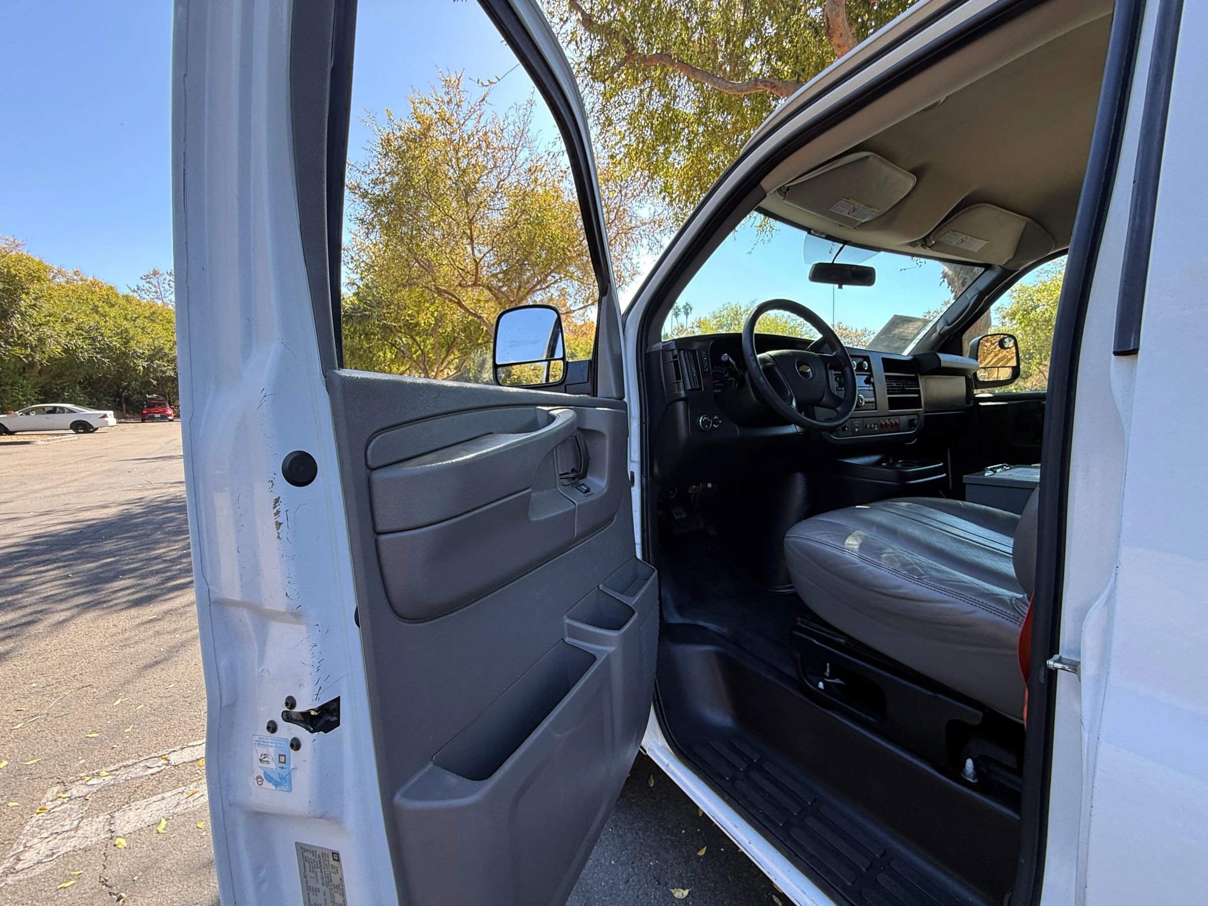 Used 2015 Chevrolet Express 2500 image 13