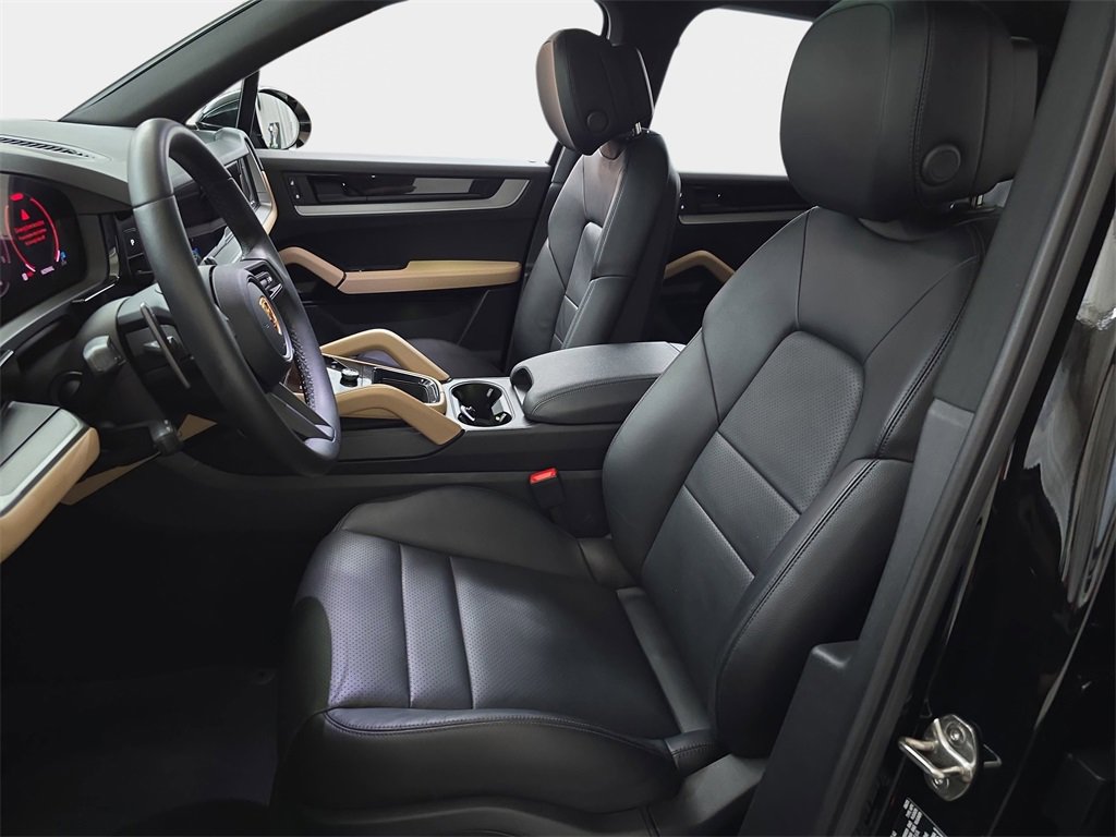 Used 2024 Porsche Cayenne image 18