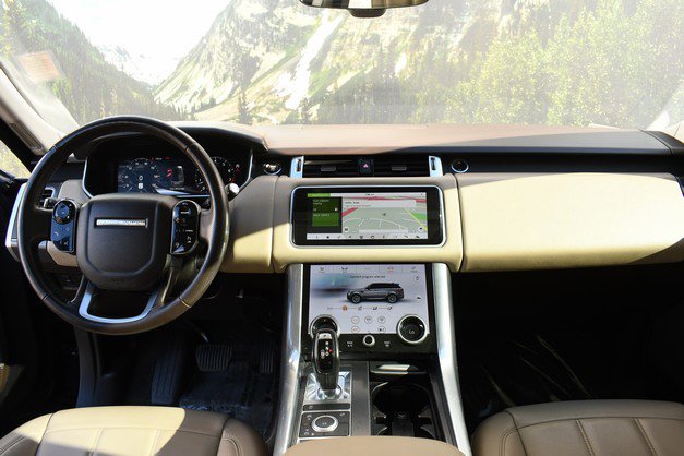 Used 2020 Land Rover Range Rover Sport SE image 18