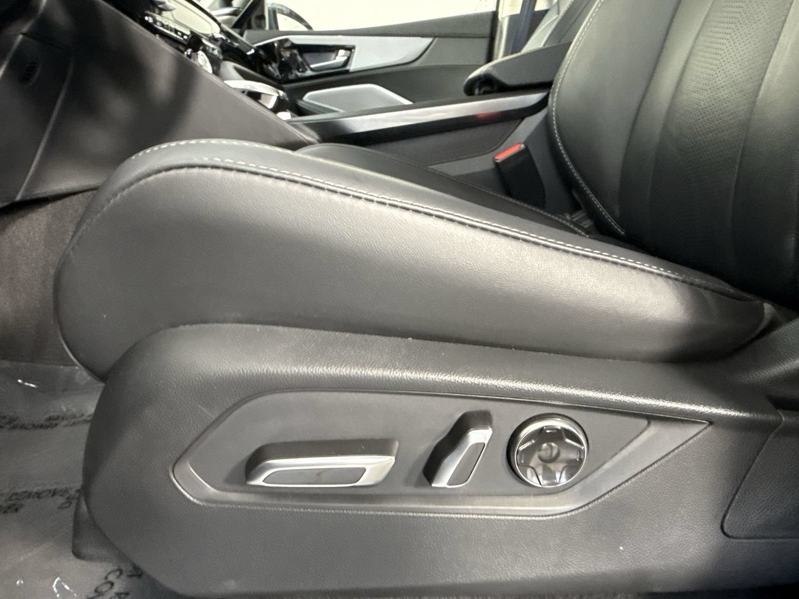 Certified 2025 Acura MDX w/ Technology Package FWD image 23
