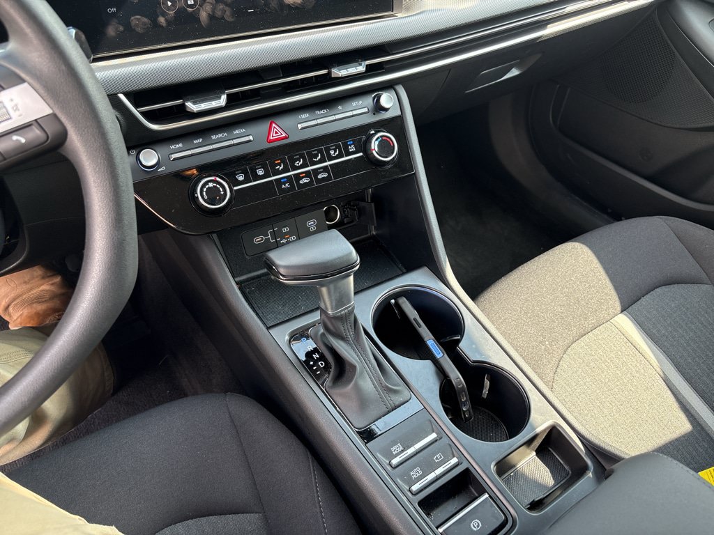 Used 2025 Hyundai Sonata SE FWD image 22