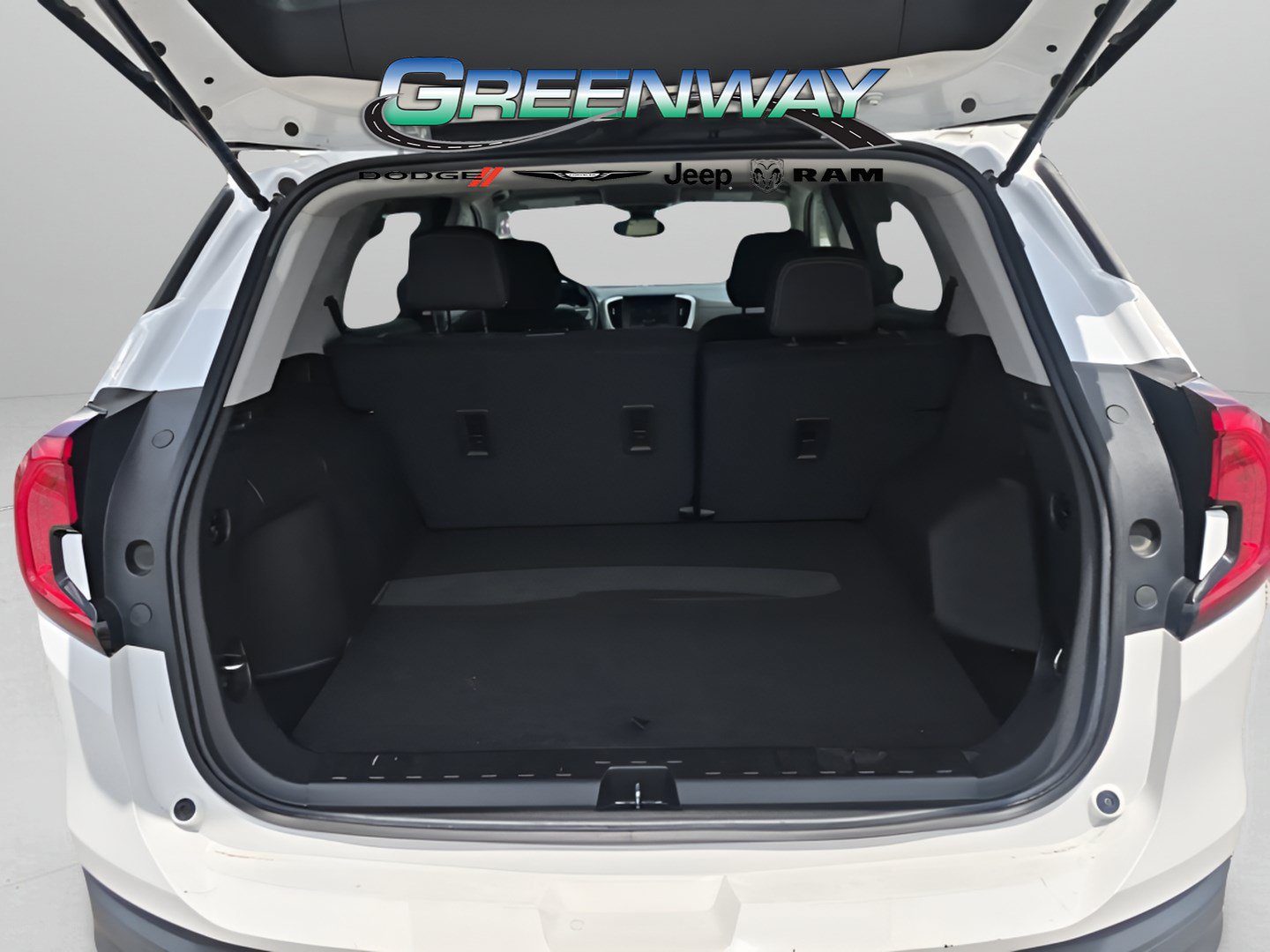 Used 2024 GMC Terrain SLE FWD image 5