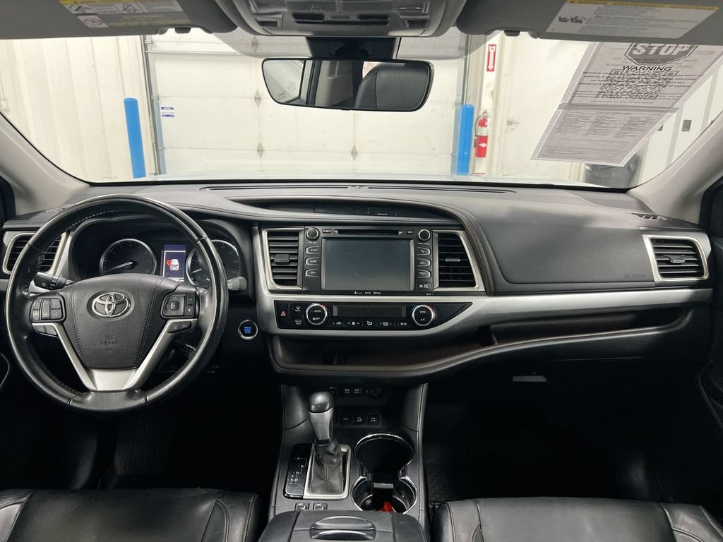 Used 2018 Toyota Highlander XLE AWD/4WD image 10