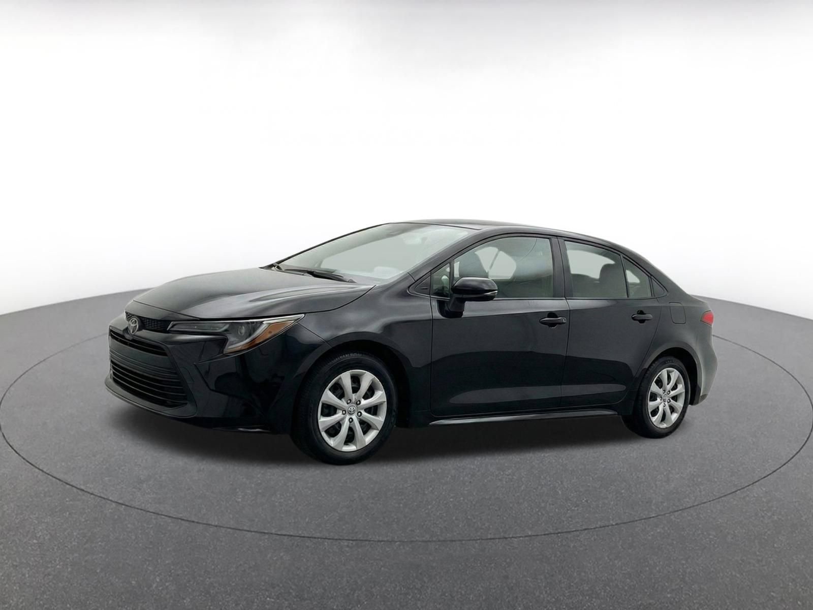 Used 2025 Toyota Corolla LE FWD image 3