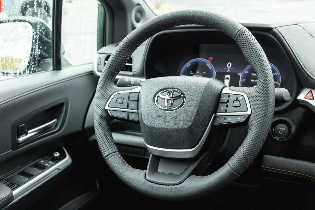 New 2026 Toyota Sienna XLE Woodland Edition AWD/4WD image 13