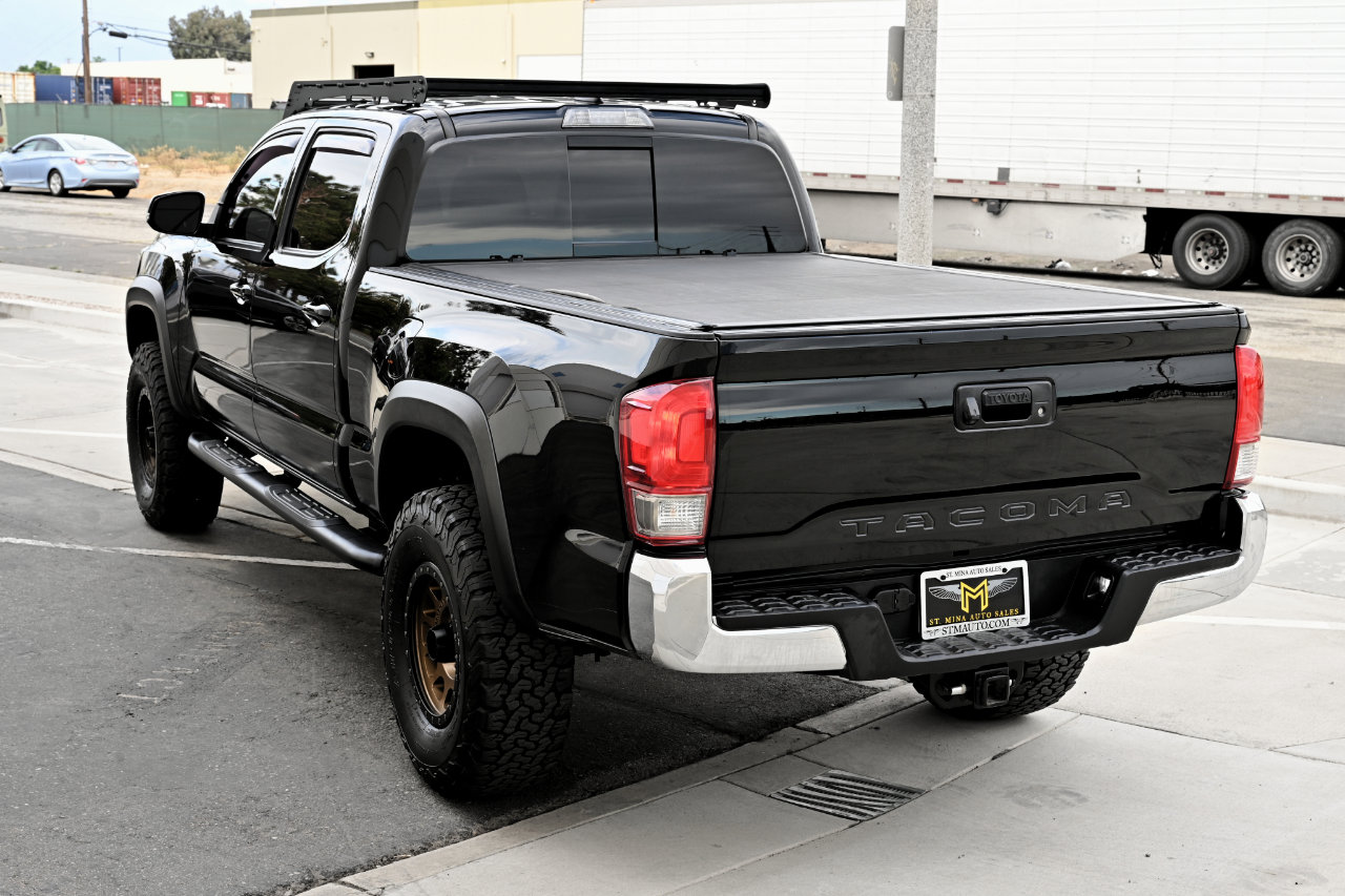 Used 2017 Toyota Tacoma TRD Off-Road image 5