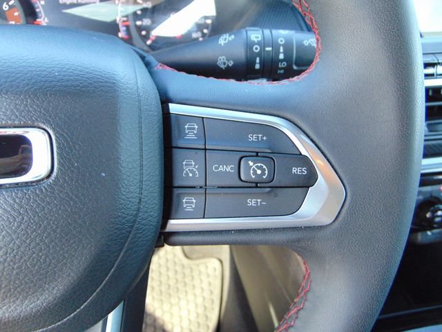 Used 2025 Jeep Compass Trailhawk AWD/4WD image 18