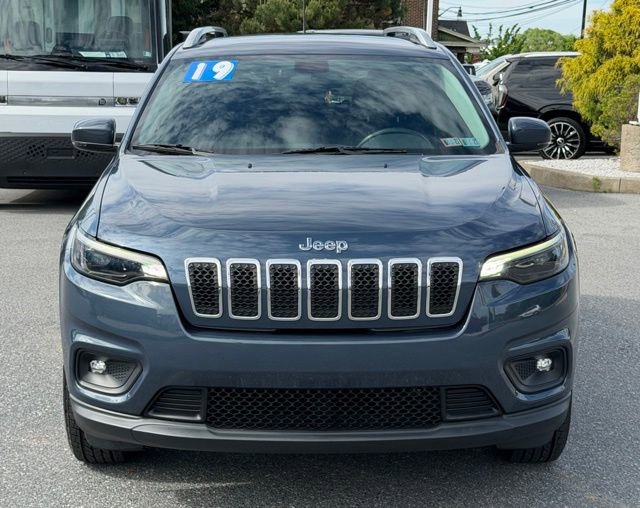 Used 2019 Jeep Cherokee Latitude Plus w/ Cold Weather Group AWD/4WD image 8