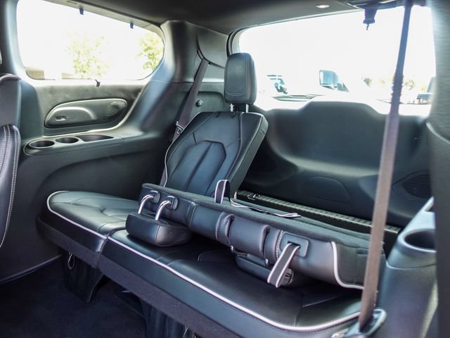 Used 2025 Chrysler Pacifica Limited FWD image 25
