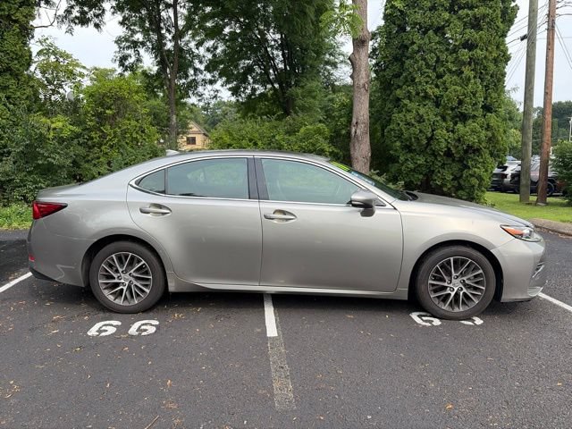 Used 2016 Lexus ES 350 w/ Premium Package w/Wood Trim FWD image 2