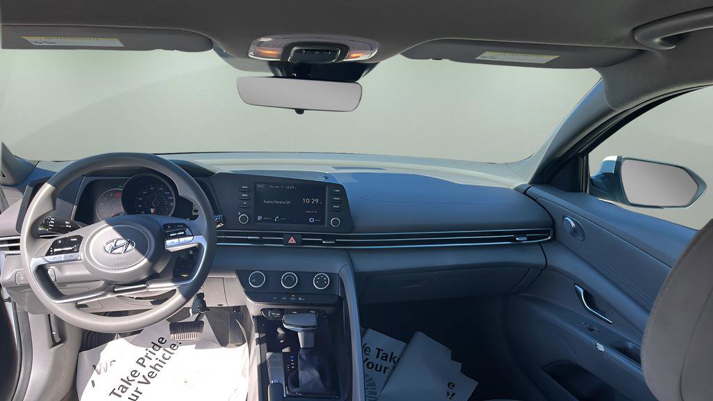 Used 2022 Hyundai Elantra SE w/ Preferred Accessory Package FWD image 13