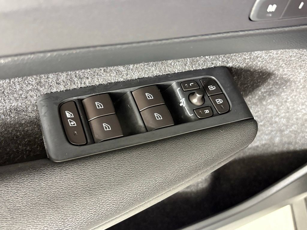 Used 2019 Volvo XC40 T5 Momentum AWD/4WD image 15