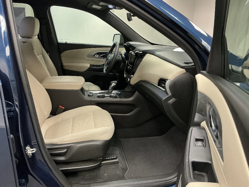Used 2022 Chevrolet Traverse LS FWD image 36